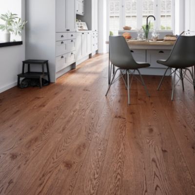 Parquet contrecollé clipsable Skara L en chêne huilé rustique compatible pièces humides