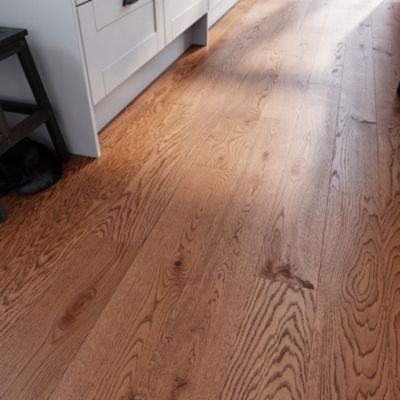 Parquet contrecollé clipsable Skara L en chêne huilé rustique compatible pièces humides