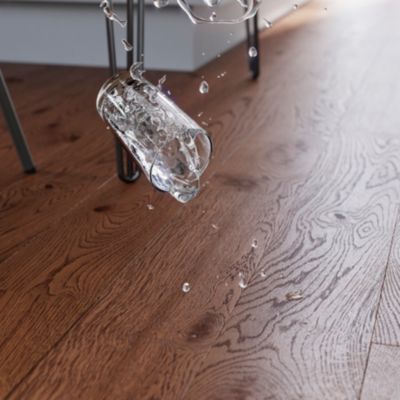 Parquet contrecollé clipsable Skara L en chêne huilé rustique compatible pièces humides