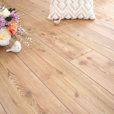Parquet flottant Stratifié - KronoSwiss Noblesse V4 - Pin Rustique 5G - Paquet de 2,131 m²