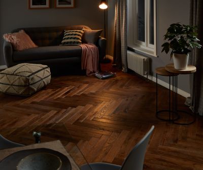 Parquet massif Skanor Bâton Rompu chêne verni marron