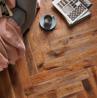 Parquet massif Skanor Bâton Rompu chêne verni marron