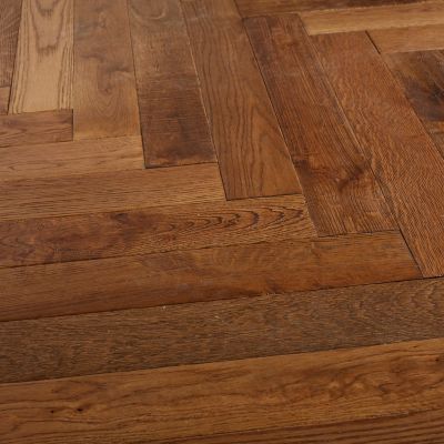 Parquet massif Skanor Bâton Rompu chêne verni marron