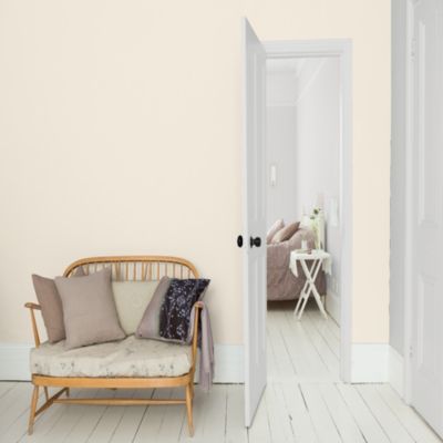 Peinture murs et boiseries Color Resist Dulux Valentine satin lait d'amande 2,5L