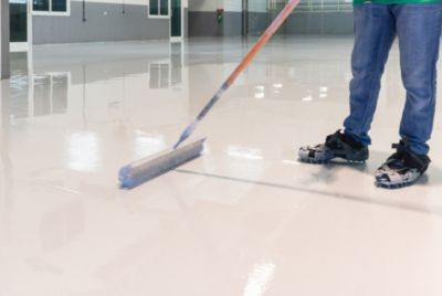 Peinture RESINE EPOXY pour sol béton Garage - Gris clair 4,5KG (30 à 40m²) PRET A L'EMPLOI - Trafic intense - Etanche et résistant