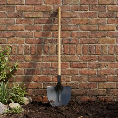 Pelle ronde de jardin avec manche en bois L.137 cm