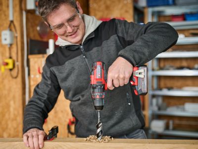 Perceuse-Visseuse Einhell TE-CD 18/40 Li-i - 18V, 40 Nm, Percussion | Avec 2 Batteries 2.0Ah Et 64 Accessoires