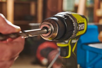 Perceuse-visseuse à percussion RPD18-0 + compresseur R18PI-0 + 1 batterie 2,0 Ah + 1 batterie 4,0 Ah + 1 chargeur 2,0 A Ryobi