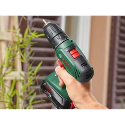 Perceuse visseuse Bosch UniversalDrill 18 2 batteries 1,5Ah + SystemBox + 241 accessoires
