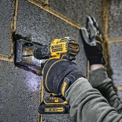 Perceuse visseuse Compacte XR 18V 2Ah Li-Ion Brushless DEWALT