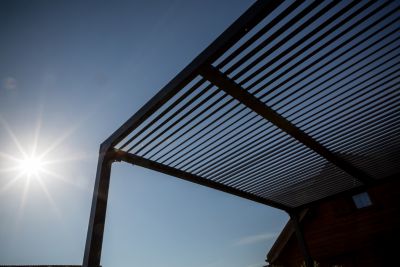 Pergola bioclimatique autoportante manuelle aluminium Habrita PER3630BI gris 3,60 x 3 m