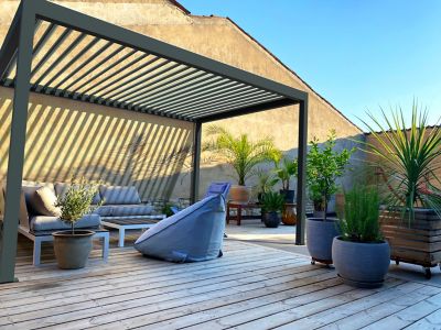 Pergola bioclimatique autoportante manuelle Salto Alumin'home aluminium gris foncé RAL 7016 - 4 x 3 m