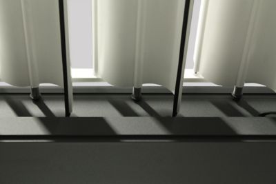 Pergola bioclimatique autoportante manuelle Salto Alumin'home aluminium gris foncé RAL 7016 - 4 x 3 m