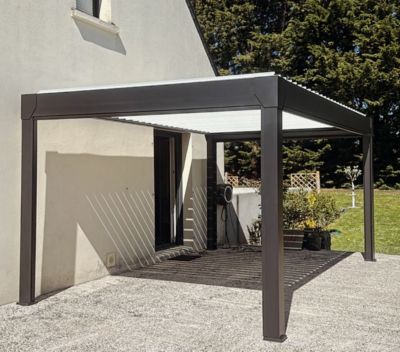 Pergola bioclimatique autoportante motorisée Actual aluminium noir RAL 2100 - 5 x 4 m Green Outside avec LED intégrés
