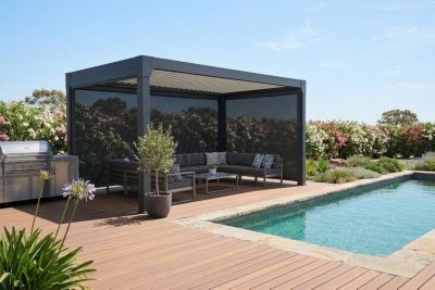 Pergola bioclimatique autoportante motorisée aluminium noir Green Outside Actual 5x3m + 1 rideau 3m + 1 rideau 5m