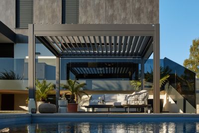Pergola bioclimatique autoportée aluminium gris métallique Biohort 4 x 3 m