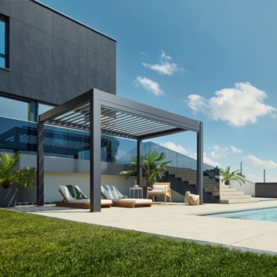 Pergola bioclimatique autoportée aluminium gris métallique toit en argent Biohort 4 x 3,5 m