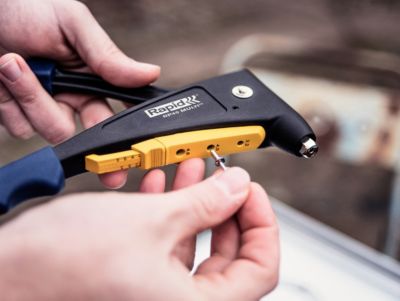 Pince à riveter Rapid RP40 multi + 150 rivets + 3 forets, Coffret