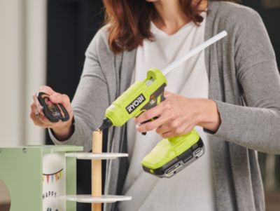 Pistolet à colle Ryobi RGLU18 ( sans batterie)