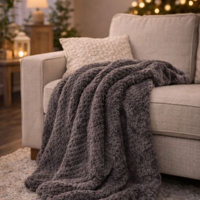 Plaid polaire gris 130 x 170 cm en polyester doux, chaud et confortable