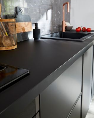 Plan de travail stratifié noir mat L.300 x l.62 x ép.3,8 cm GoodHome Berberis