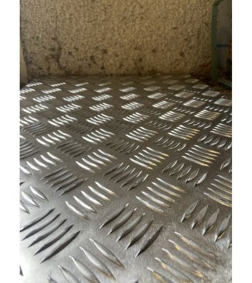 Plaque Aluminium Strié, ép. 2/3mm, Hauteur 40cm x Largeur 100cm