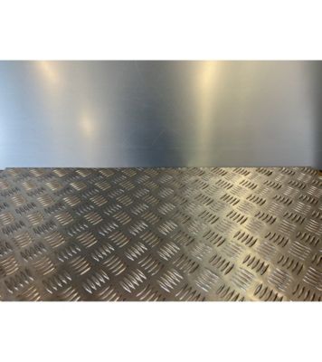 Plaque Aluminium Strié, ép. 2/3mm, Hauteur 40cm x Largeur 100cm