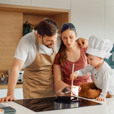 Plaque de cuisson induction 3 foyers 6200W fonction boost L59xP52cm 9 puissances securité enfant auto-stop minuterie Ciarra CD3BIH
