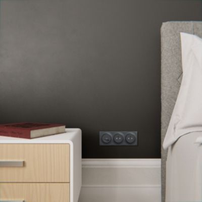 Plaque de finition 3 postes Schneider Electric Odace Styl S540706 coloris anthracite l.227 x P.10 x H.85 mm