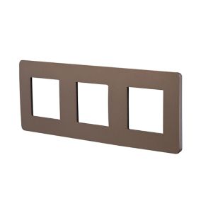 Plaque de finition 3 postes Schneider Electric Unica Studio Color NU280617F coloris chocolat avec liseré noir l.227 x P.10 x H.85 mm