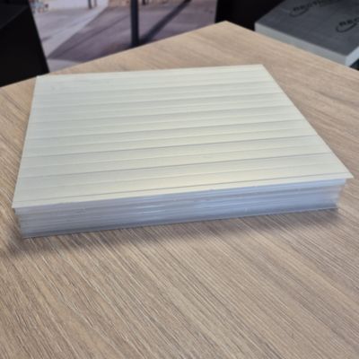 Plaque polycarbonate alvéolaire l.1.25 x L.2.5m, ep.32 mm, 3.8KG/M2 10 parois Dorée 5pcs