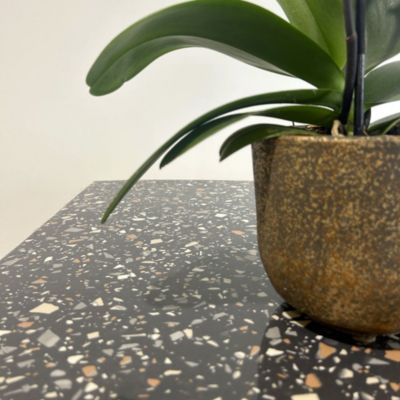 Plateau 60x60 decor terrazzo black chip - Restootab