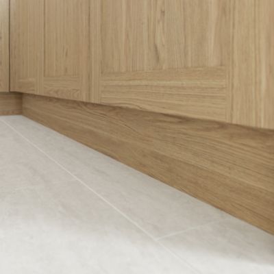 Plinthe de cuisine Goodhome Alpinia chêne H. 15 cm x l. 2.4 m x Ep. 16 mm