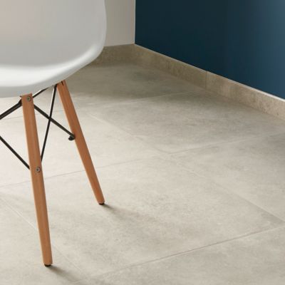 Plinthe en carrelage effet béton gris clair L.60 x l.8 cm x ép.9 mm, Kontainer