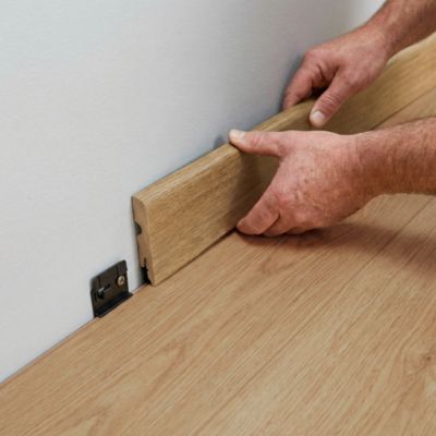 Plinthe MDF, effet chêne brun Goodhome, décor 175, H.8 cm x L.220 cm, résistant à l'eau (vendue à la pièce)