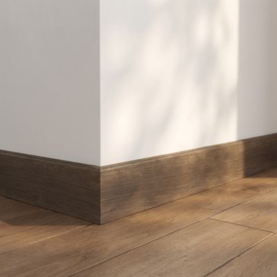 Plinthe MDF, effet chêne brun GoodHome, décor 210, H.8 cm x L.220 cm x ép.13 mm (vendue à la pièce)