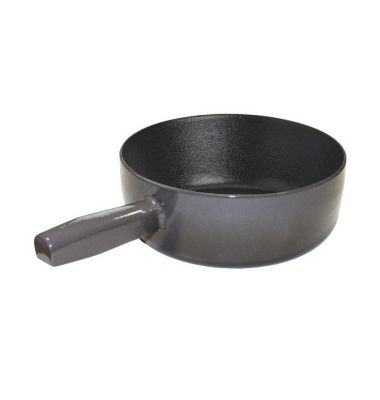Poêlon savoyard en fonte émaillée 20cm taupe Invicta PUV102977 ambiance