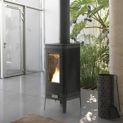Poêle à bois en fonte Invicta Iwaki 7 kW | Castorama