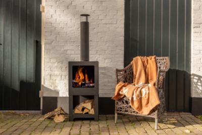 Poêle de terrasse en acier noir avec réserve de bois Esschert Design