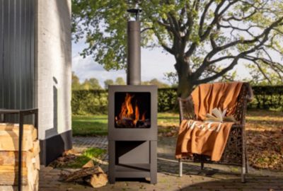 Poêle de terrasse en acier noir avec réserve de bois Esschert Design
