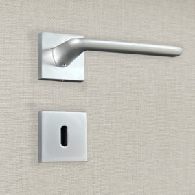 Poignée de porte design à clé finition aspect chrome mat Agata - KATCHMEE