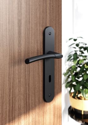 Poignée sur plaque avec serrure, noir mat, L.128 mm x l.40 mm, entraxe 195 mm, GoodHome Hirel vendue par 3 pièces