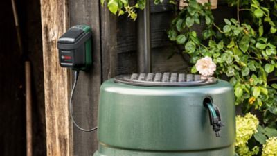 Pompe à eau de pluie sans-fil Bosch GardenPump 18V-2000 (avec 1 batterie et 1 chargeur)
