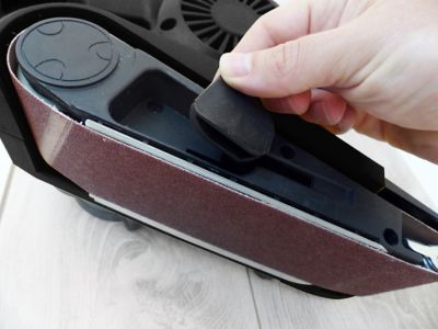 Ponceuse à bande 900W bande 75x533mm 200-380m/s