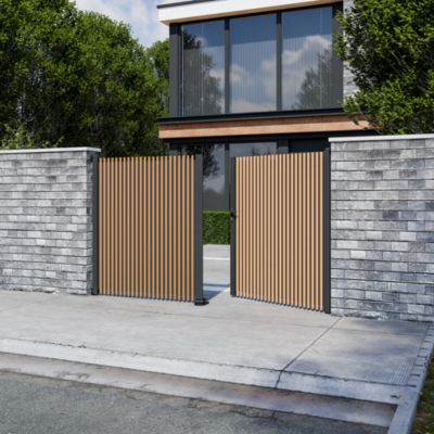 Portail battant tasseau plein aluminium chêne clair et gris RAL 7016 l.300 x H.170 cm 4ALU