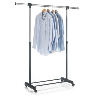 Portant à vêtements SALA en métal chromé et noir, penderie simple sur roulettes avec 1 barre extensible hauteur réglable