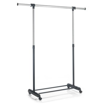 Portant à vêtements SALA en métal chromé et noir, penderie simple sur roulettes avec 1 barre extensible hauteur réglable