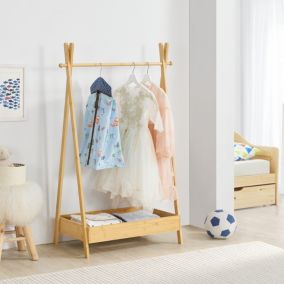 Portant à vêtements Sola pour enfant bambou en.casa