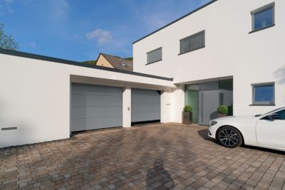 Porte de garage sectionnelle acier Hormann Planar gris aluminium RAL 9007 Matt Deluxe - l.300 x h.212,5 cm - motorisée
