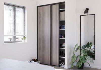 Porte de placard coulissante effet chêne grisé profil noir GoodHome Arius H. 248,5 x L. 77.2 cm + amortisseurs